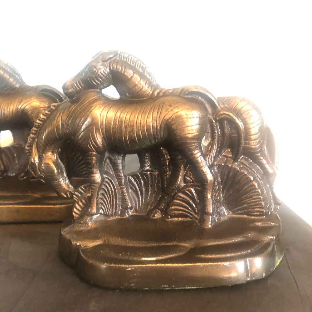 Zebra art deco bookends bronze over cast iron circa 1930, very good condition